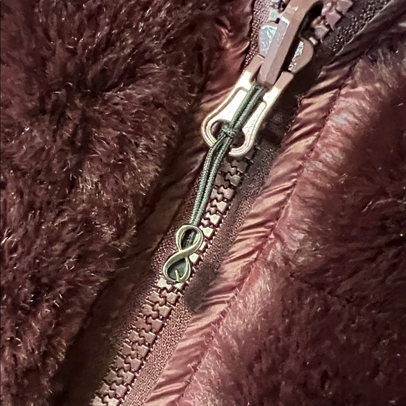 THE BOUNDLESS Plush Burgundy Hooded REVERSIBLE Vest - Picture 2 of 15